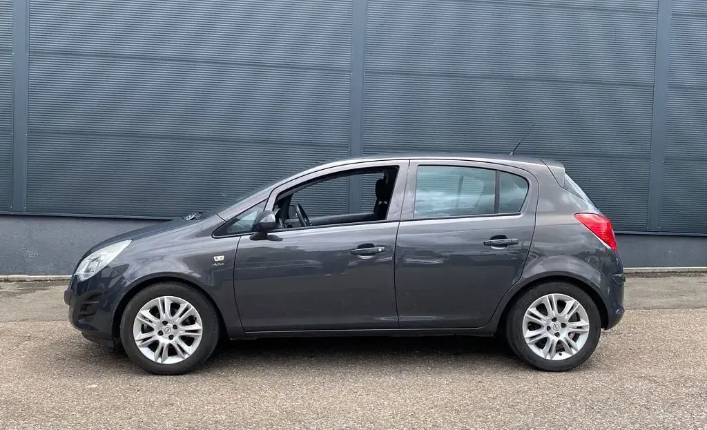 Gebraucht Opel Corsa Active 87 PS (63 kW) 2013 Grau Kleinwagen