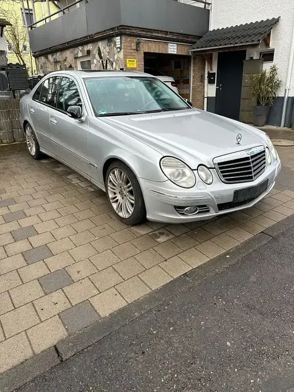 Gebraucht Mercedes E280 Avantgarde 190 PS (139 kW) 2008 Silber Limousine
