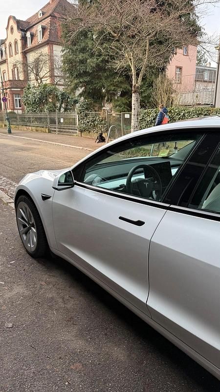 Gebraucht Tesla Model 3 Standard Range 239 kW (325 PS) 2022 Weiß Limousine