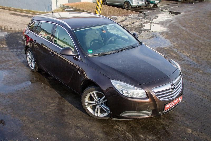 Gebraucht Opel Insignia Edition 160 PS (117 kW) 2013 Braun Kombi