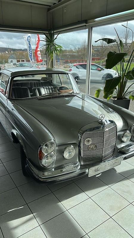 Gebraucht Mercedes 250 150 PS (110 kW) 1966 Silber Coupé