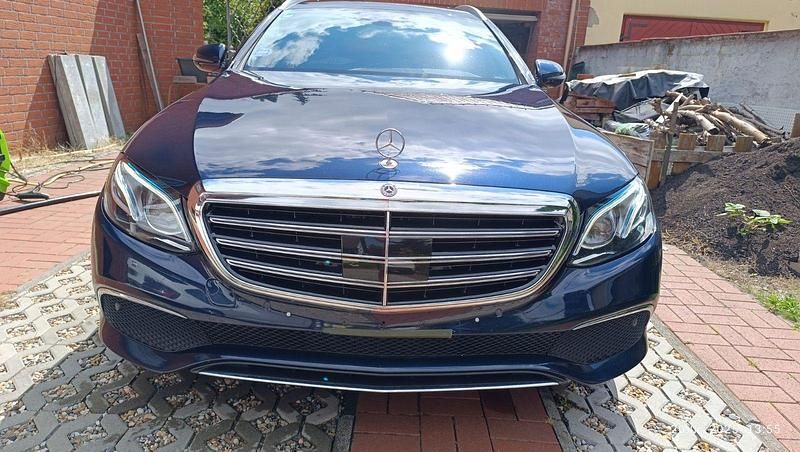 Gebraucht 2017 Mercedes E220 Exclusive Kombi | 23.499 € (Fairer Preis) - Bild 1/4