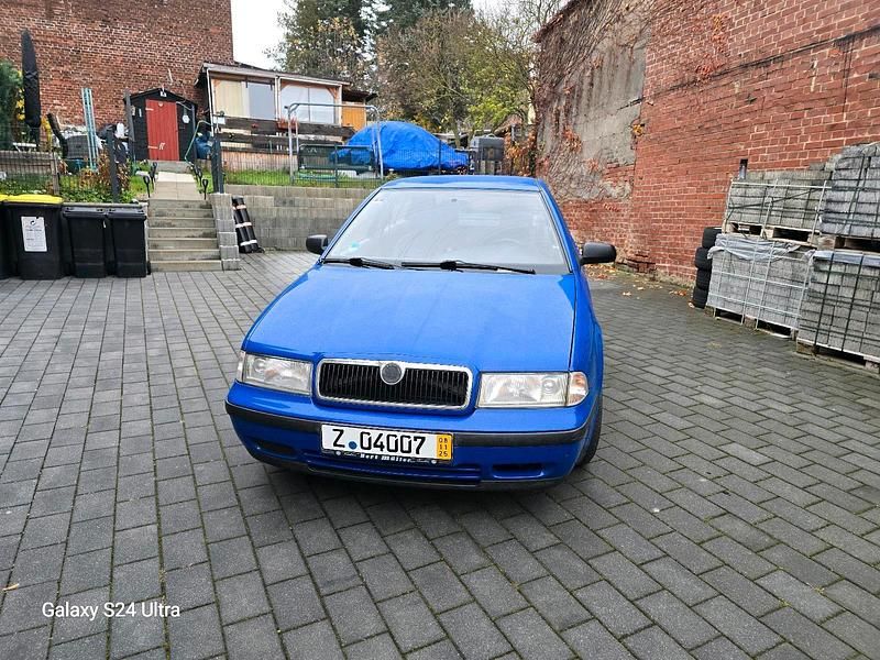 Blau Gebraucht 2000 Skoda Octavia Limousine | 1.550 € - Bild 1/4
