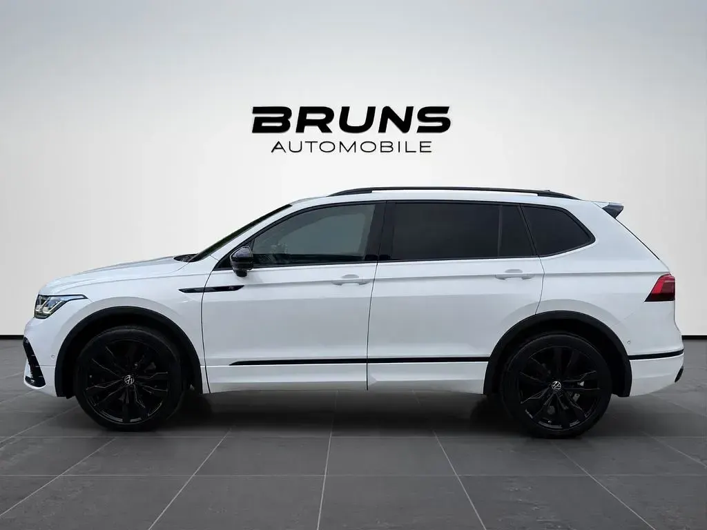 Gebraucht VW Tiguan Allspace R-line 200 PS (147 kW) 2023 Weiß SUV