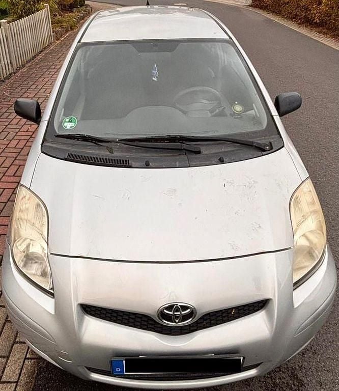 Silber Gebraucht 2009 Toyota Yaris Limousine | 2.400 € (Guter Preis) - Bild 1/4