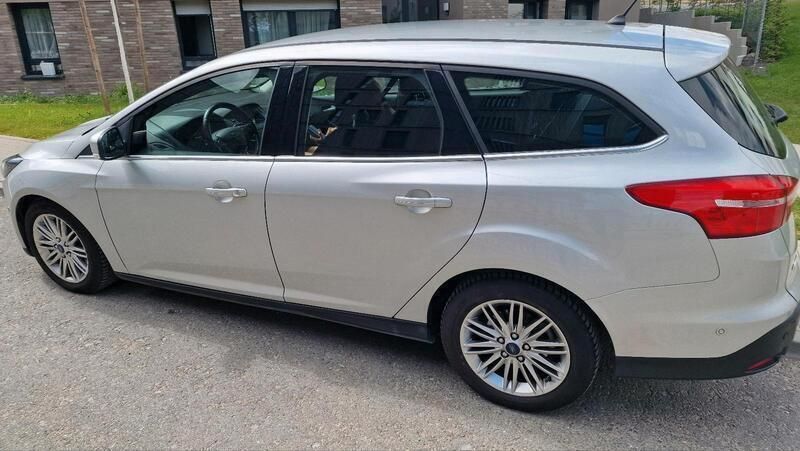 Silber Gebraucht 2018 Ford Focus Kombi | 8.250 € - Bild 1/4