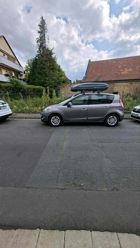 Grau Gebraucht 2010 Renault Scénic III Van / Kleinbus | 3.200 € (Etwas zu teuer) - Bild 1/4