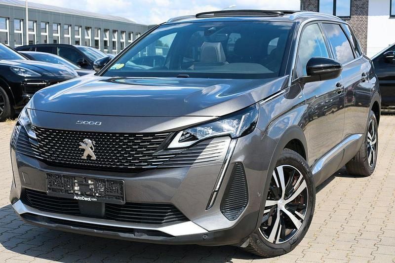 Grau Gebraucht 2022 Peugeot 5008 GT-line Van / Kleinbus | 25.823 € (Etwas zu teuer) - Bild 1/4