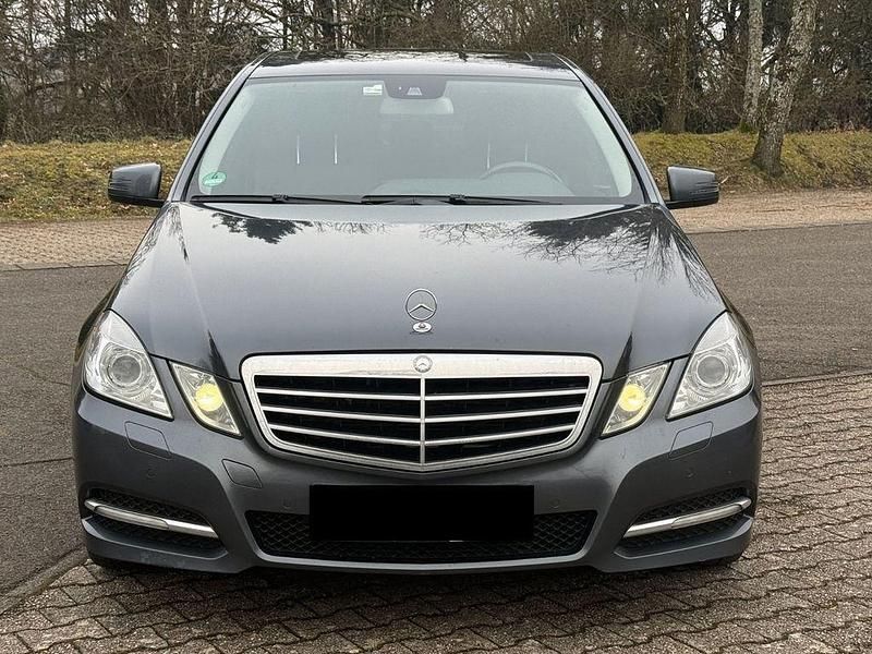 Gebraucht Mercedes E250 204 PS (150 kW) 2012 Grau Limousine