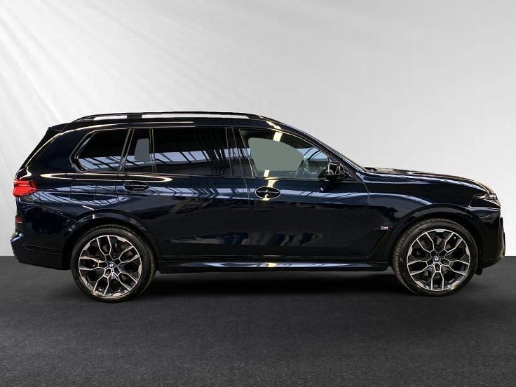 Gebraucht BMW X7 M Sport 530 PS (389 kW) 2025 Carbonschwarz SUV