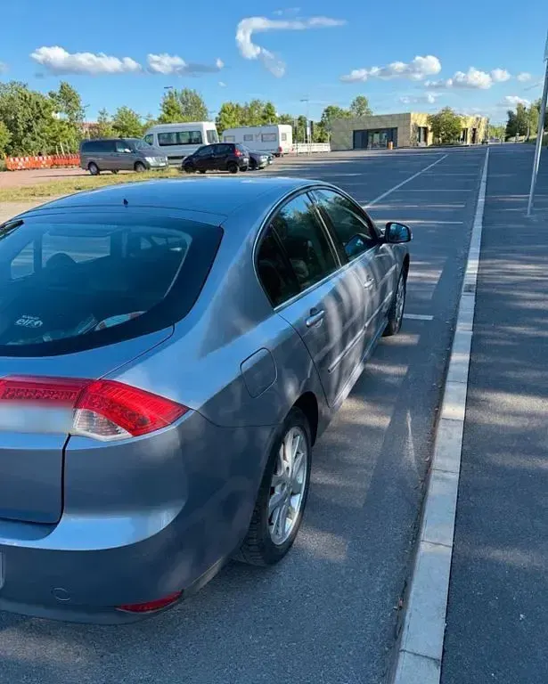 Gebraucht Renault Laguna III Dynamique 140 PS (102 kW) 2008 Blau Limousine