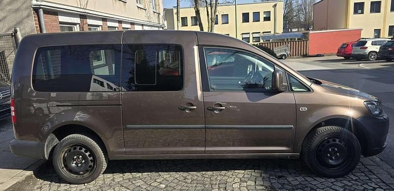 Gebraucht VW Caddy Maxi Team 140 PS (102 kW) 2015 Braun Van / Kleinbus