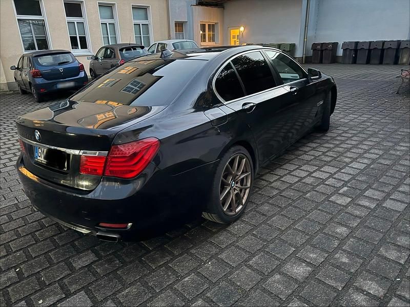 Gebraucht BMW 740 306 PS (225 kW) 2012 Schwarz Limousine