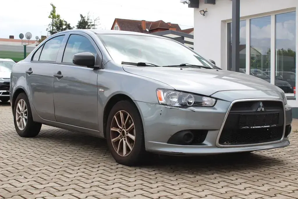 Gebraucht Mitsubishi Lancer 117 PS (86 kW) 2015 Grau Limousine