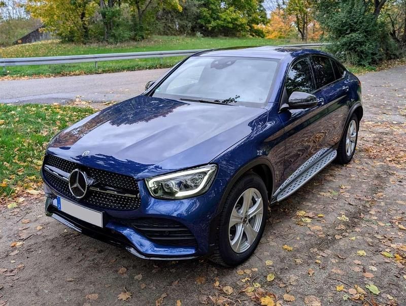 Blau Gebraucht 2019 Mercedes GLC220 AMG line SUV | 49.000 € - Bild 1/4