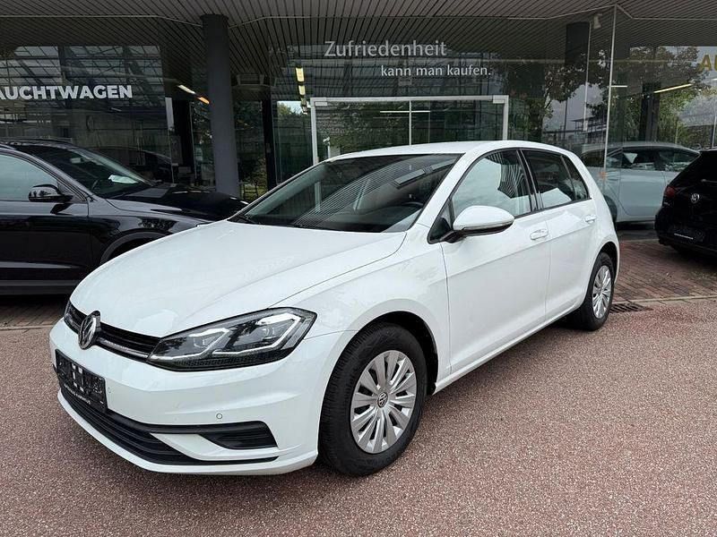 Weiß Gebraucht 2018 VW Golf VII Limousine | 12.450 € (Guter Preis) - Bild 1/4