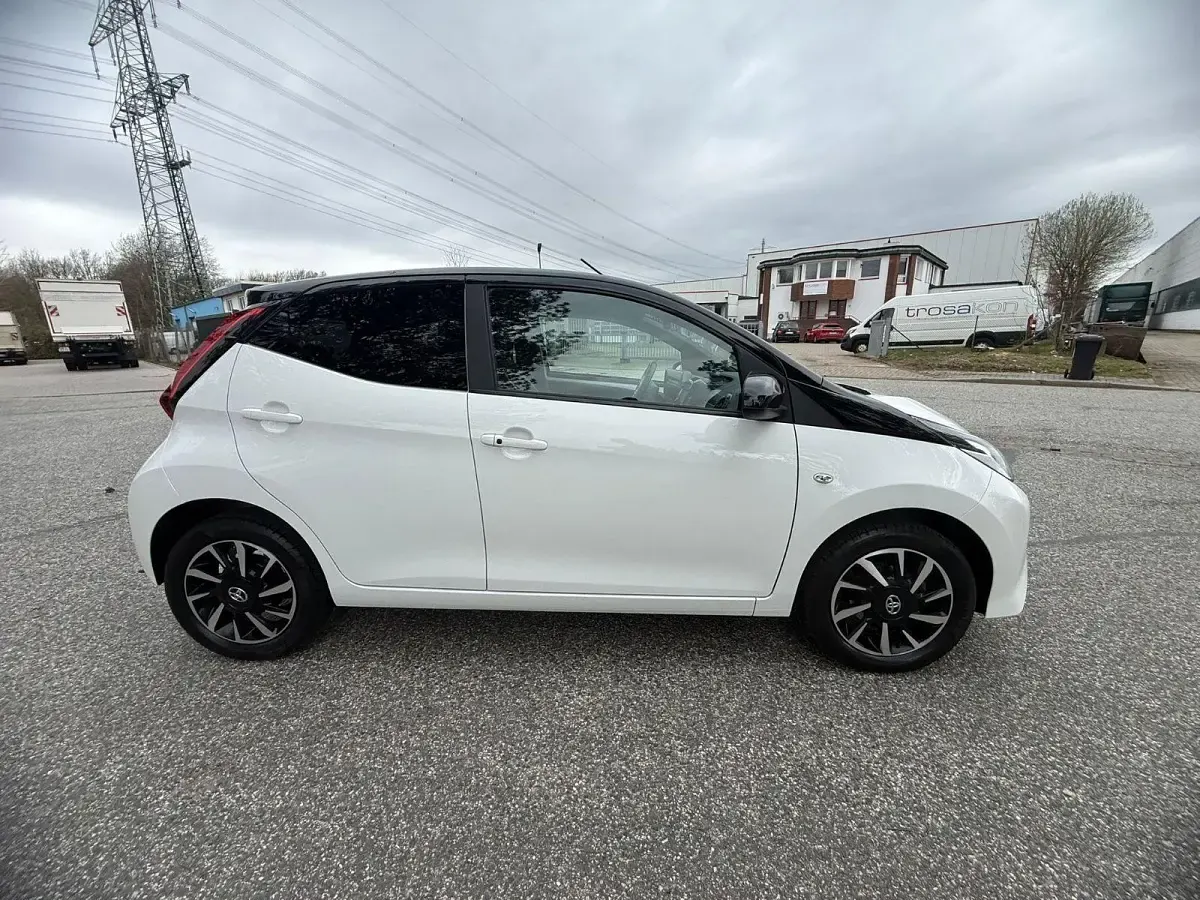 Gebraucht Toyota Aygo 72 PS (52 kW) 2021 Weiß Kleinwagen