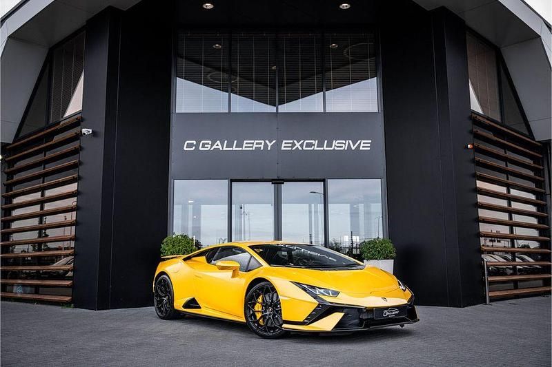 Gelb Gebraucht 2024 Lamborghini Huracán | 332.744 € (Superpreis) - Bild 1/4