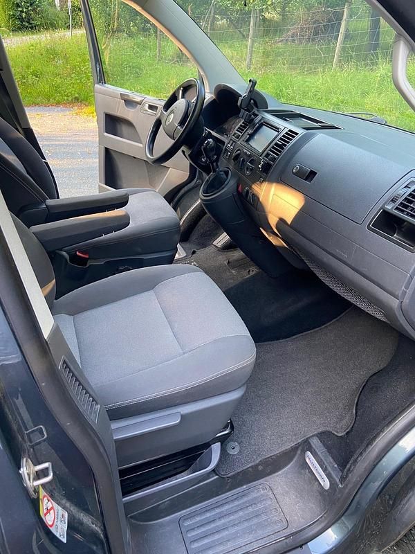 Gebraucht VW Multivan Startline 130 PS (95 kW) 2009 Grün Van