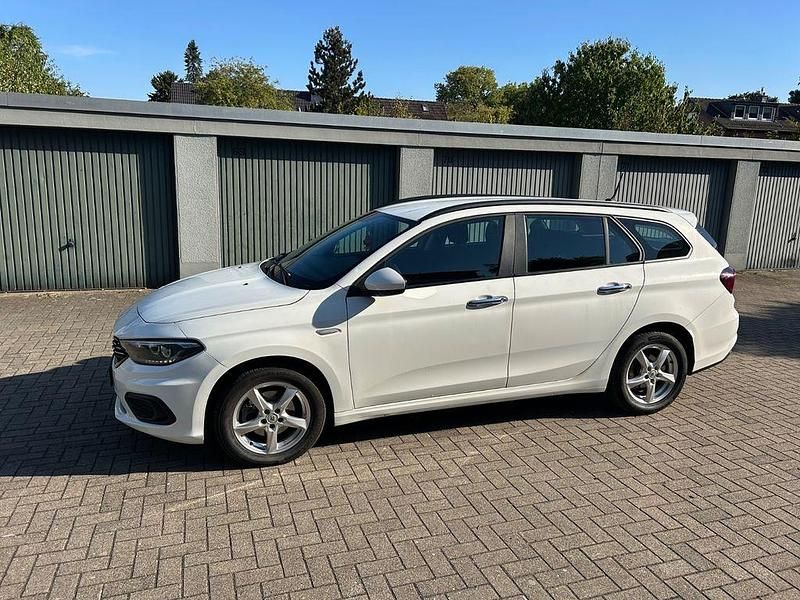 Weiß Gebraucht 2017 Fiat Tipo Easy Kombi | 9.900 € (Fairer Preis) - Bild 1/4