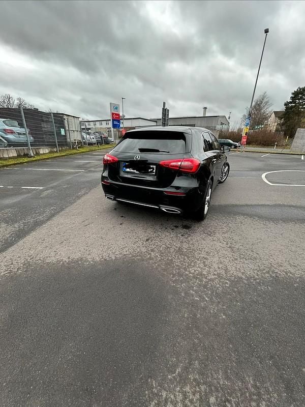 Gebraucht Mercedes A200 163 PS (119 kW) 2022 Schwarz Limousine