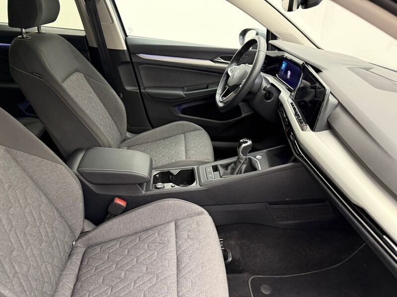 Gebraucht VW Golf VIII Move 110 PS (80 kW) 2024 Grau Kombi