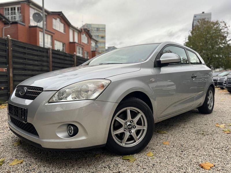 Silber Gebraucht 2009 Kia ProCeed LX Kleinwagen | 2.950 € (Fairer Preis) - Bild 1/4