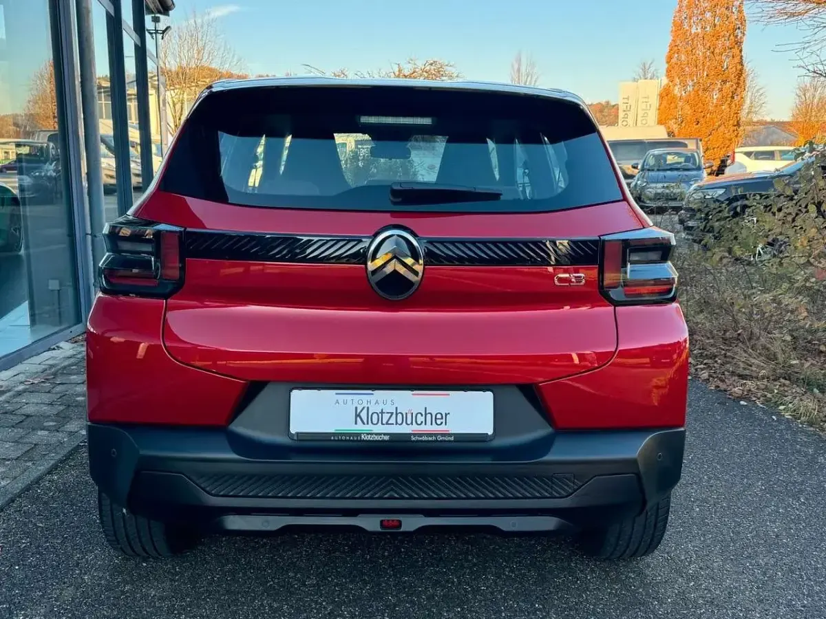 Używany Citroën e-C3 83 kW (113 KM) 2024 Czerwony Sedan/Limuzyna