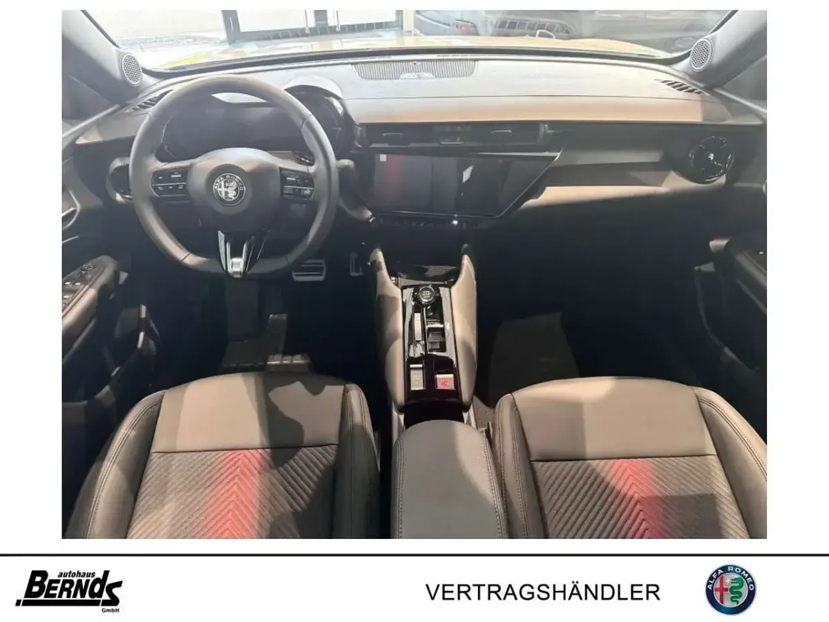 Neu Alfa Romeo Junior Ti 136 PS (100 kW) 2026 Bianco sempione SUV