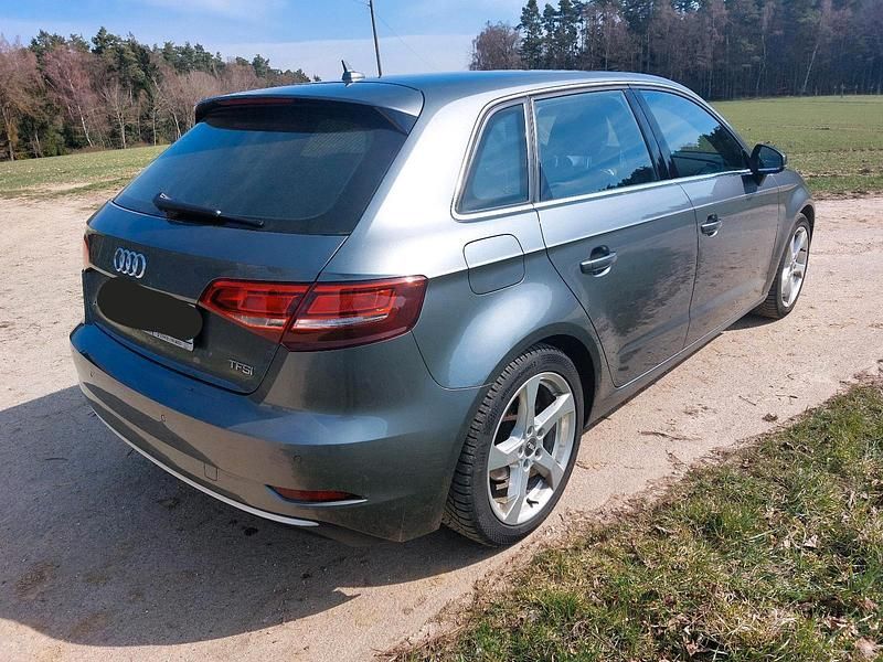 Gebraucht Audi A3 116 PS (85 kW) 2017 Grau Limousine