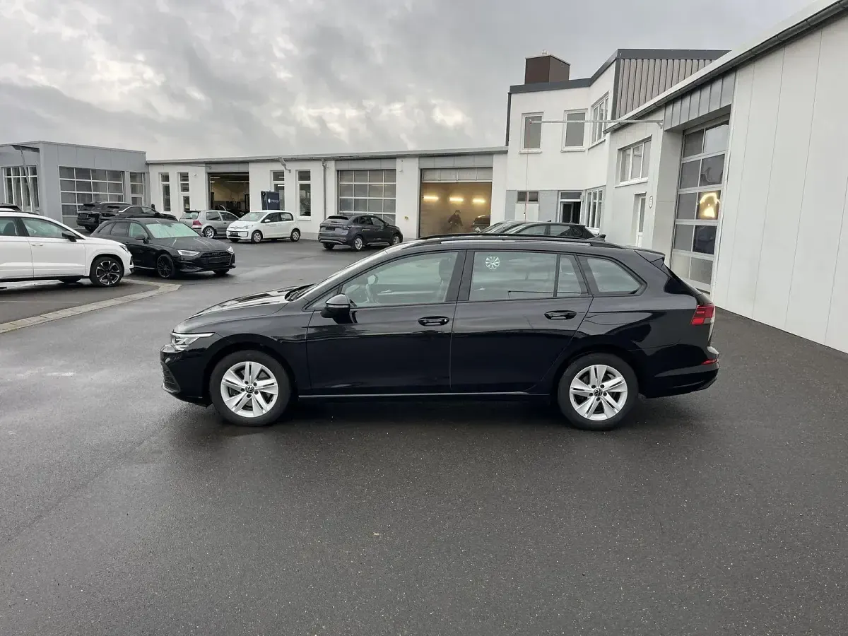 Gebraucht VW Golf VIII Life 150 PS (110 kW) 2023 Schwarz Kombi