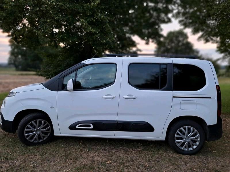 Weiß Gebraucht 2020 Citroën Berlingo Van / Kleinbus | 14.599 € (Etwas zu teuer) - Bild 1/4