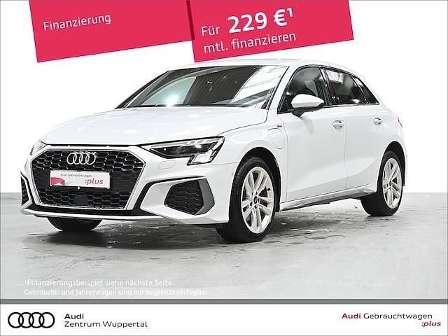Gletscherweiß metallic Gebraucht 2022 Audi A3 Sportback e-tron Ambiente Kleinwagen | 27.993 € (Teuer) - Bild 1/2