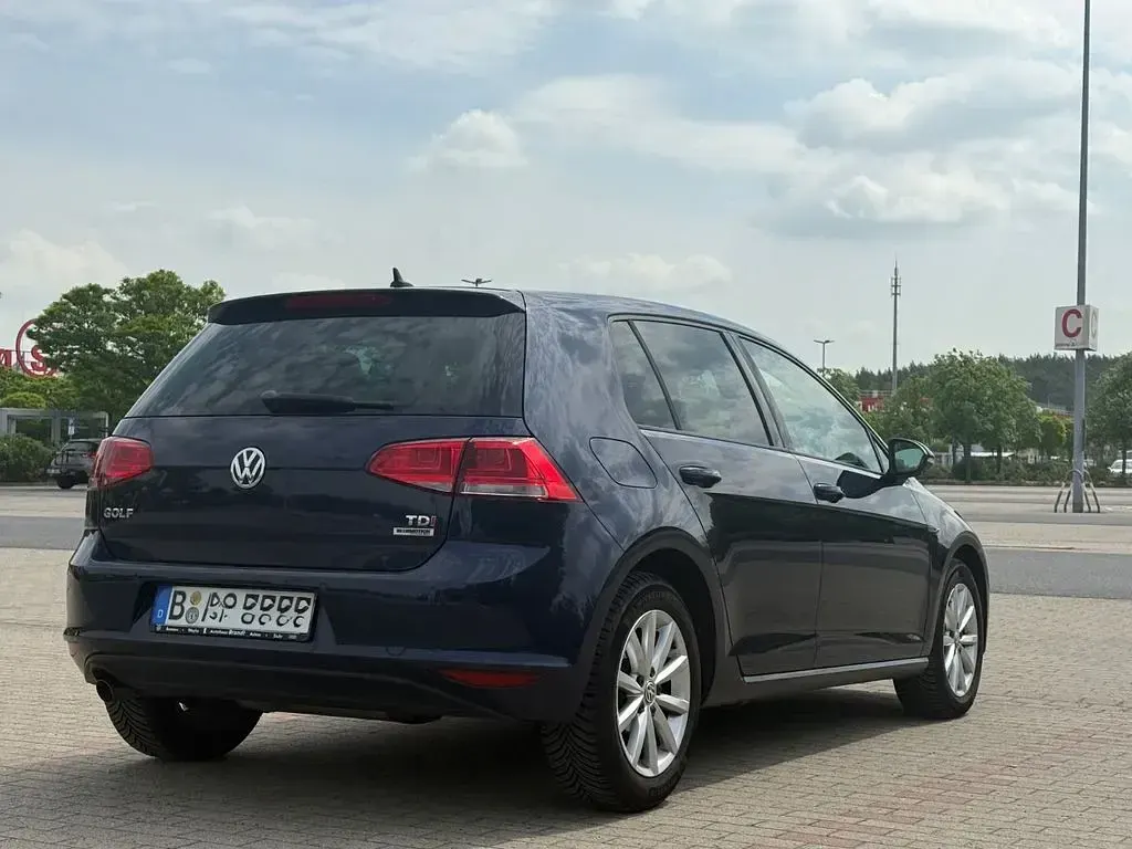 Second-hand VW Golf VII LOUNGE 110 CP (80 kW) 2015 Albastru Berlinǎ