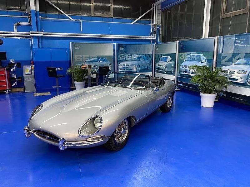 Gebraucht Jaguar E-Type 241 PS (177 kW) 1964 Silber Cabrio
