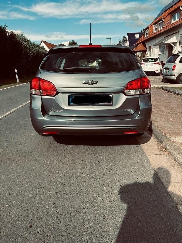 Grau Gebraucht 2013 Chevrolet Cruze Kombi | 5.200 € (Fairer Preis) - Bild 1/4