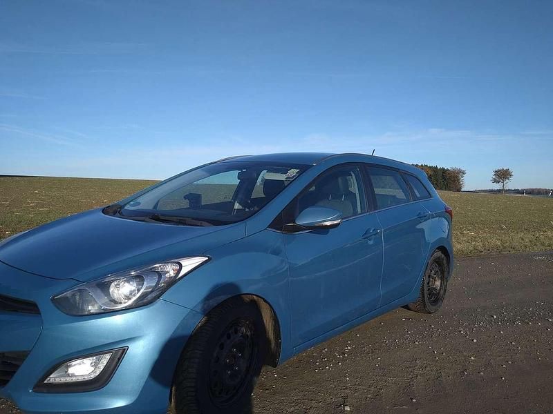 Gebraucht Hyundai i30 Trend 110 PS (80 kW) 2013 Blau Kombi