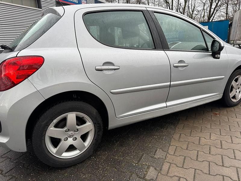 Gebraucht Peugeot 207 90 PS (66 kW) 2006 Grau Kleinwagen