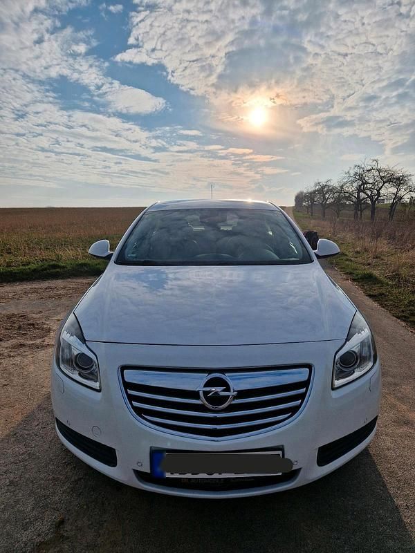 Gebraucht Opel Insignia 130 PS (95 kW) 2013 Weiß Limousine