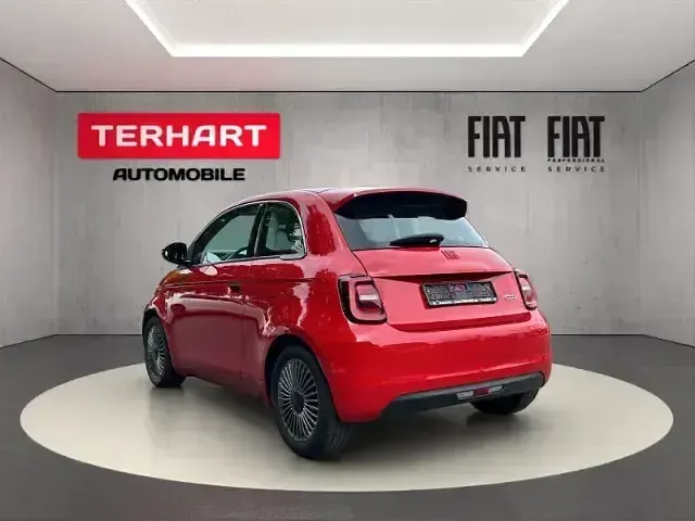 Gebraucht Fiat 500e Red 86 kW (118 PS) 2022 Rot Kleinwagen