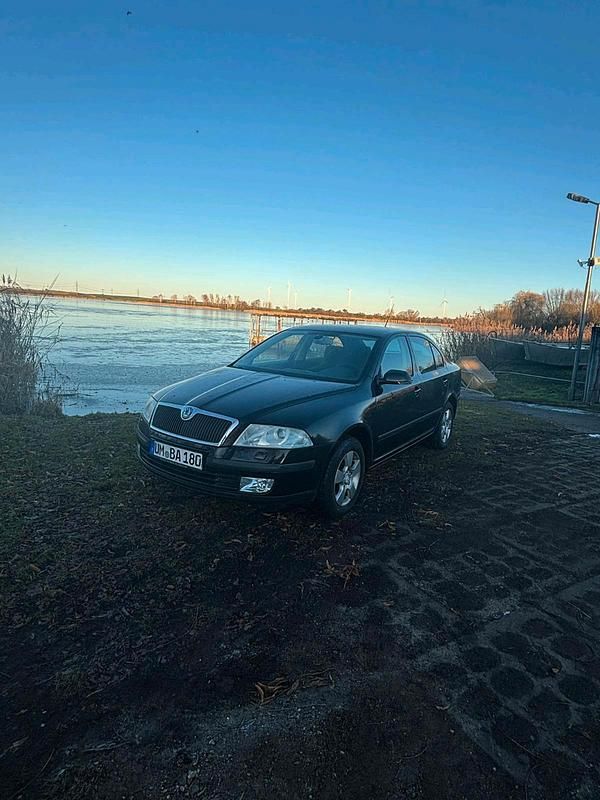 Schwarz Gebraucht 2005 Skoda Octavia Limousine | 2.500 € (Fairer Preis) - Bild 1/4
