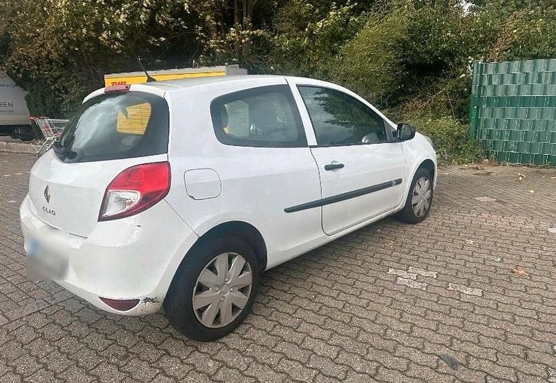 Weiß Gebraucht 2010 Renault Clio II Kleinwagen | 1.000 € (Superpreis) - Bild 1/4