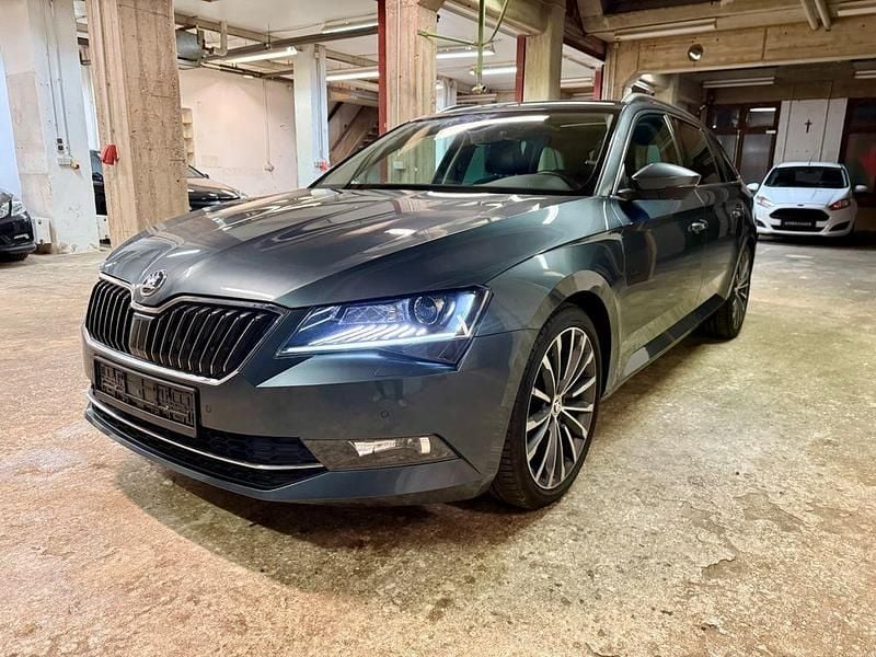 Grau Gebraucht 2018 Skoda Superb LAURIN & KLEMENT Kombi | 17.490 € (Superpreis) - Bild 1/4