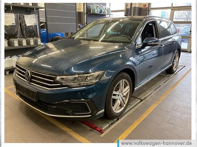 Gebraucht VW Passat GTE 218 PS (160 kW) 2021 Aquamarinblau metallic Kombi