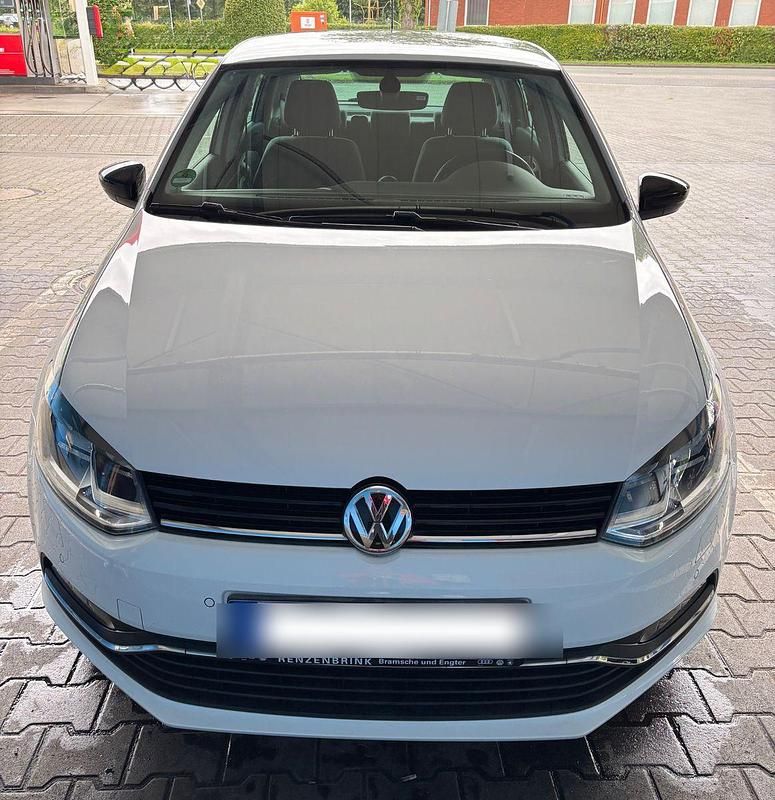 Weiß Gebraucht 2014 VW Polo Kleinwagen | 9.950 € (Fairer Preis) - Bild 1/4