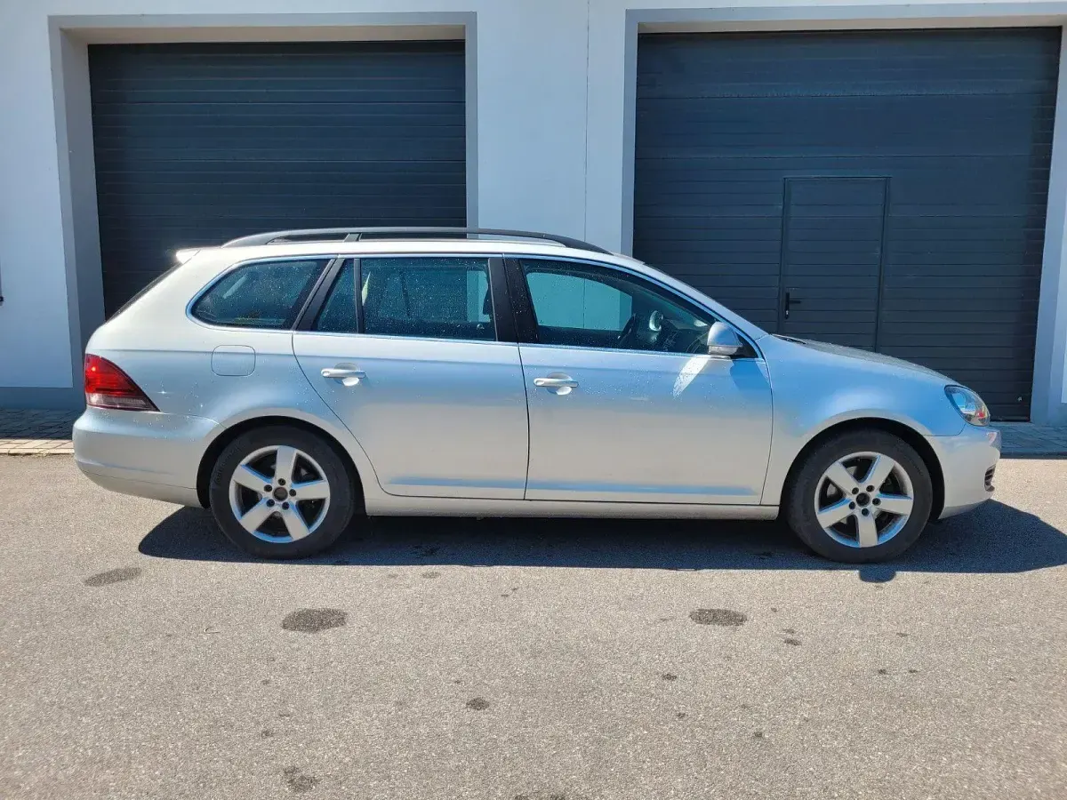 Gebraucht VW Golf VI Comfortline 105 PS (77 kW) 2011 Silber Kleinwagen
