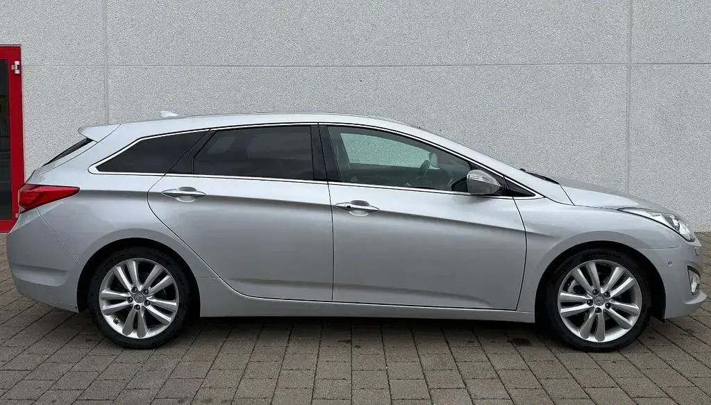 Gebraucht Hyundai i40 Premium 141 PS (103 kW) 2016 Silber Kombi