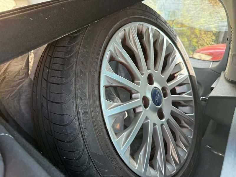 Second-hand Ford B-MAX 101 CP (74 kW) 2014 Alb Monovolum