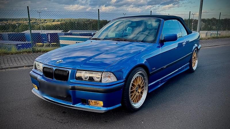 Blau Gebraucht 1996 BMW 318 Cabriolet Cabrio | 15.800 € - Bild 1/4