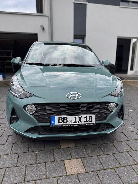 Grün Gebraucht 2022 Hyundai i10 Select Kleinwagen | 11.750 € (Guter Preis) - Bild 1/4
